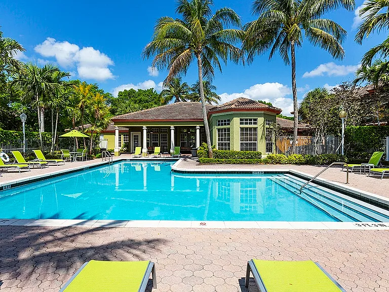 Delray Bay Apartments — Photo 2