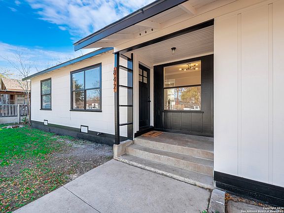2nd image of 842 Lee Hall
