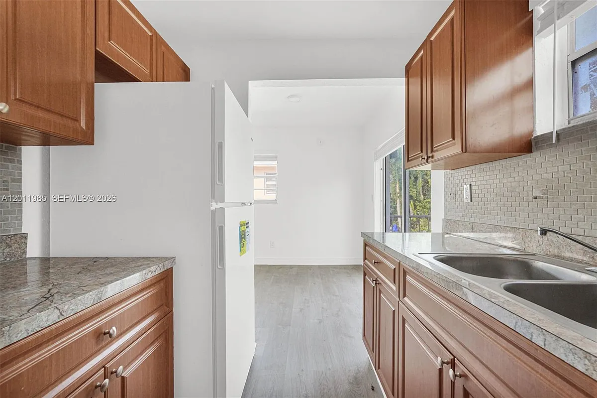 Building Photo - 8295 NE Miami Ct #6