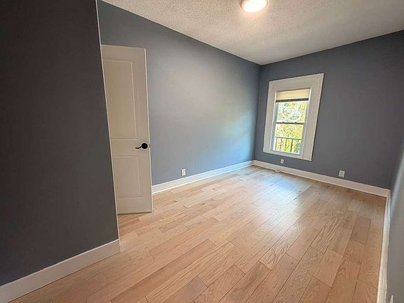 5th image of 235 Davenport Ave #3B