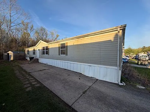 418 White Pine Blvd photo 1