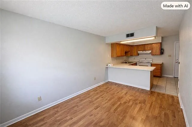 1 bed, 1.5 bath, 560 sqft, $895 — Photo 4