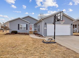 815 33rd St SW, Bondurant, IA 50035