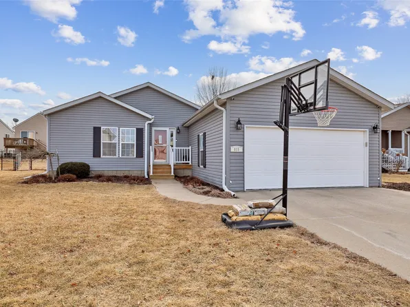 815 33rd St SW, Bondurant, IA 50035