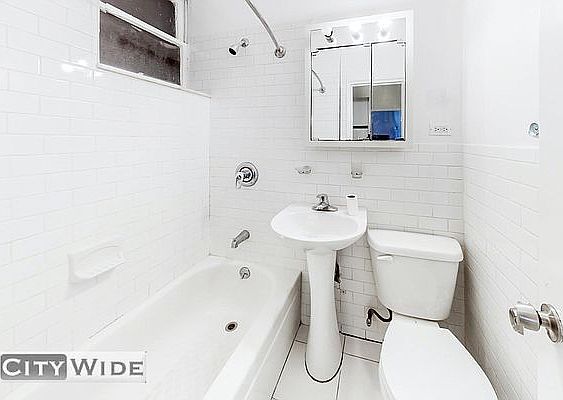 3rd image of 218 E 89th St #A