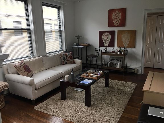 2nd image of 640 W Waveland Ave APT 4C