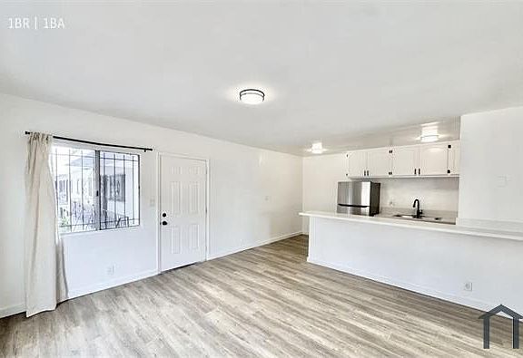 2nd image of 716 W 81st St APT 10