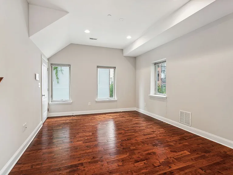 2228 Summer St #3 — Photo 5