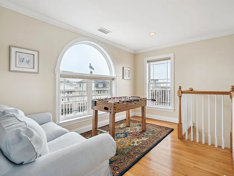 9 Lowell St — Photo 5