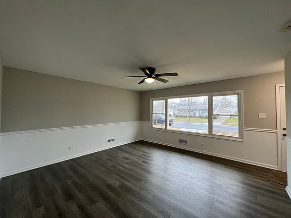 3rd image of 37 Blackhawk Dr