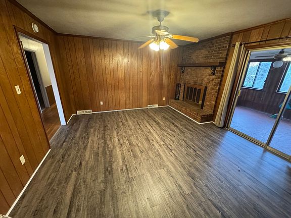 3rd image of 1823 Amberhill Ln