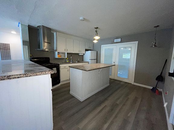 5th image of 3617 Willow St APT A