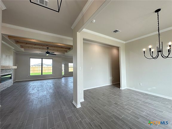 2nd image of 910 Alice Cir