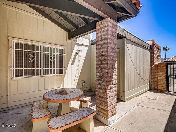 4th image of 2341 N Avenida Barcolle