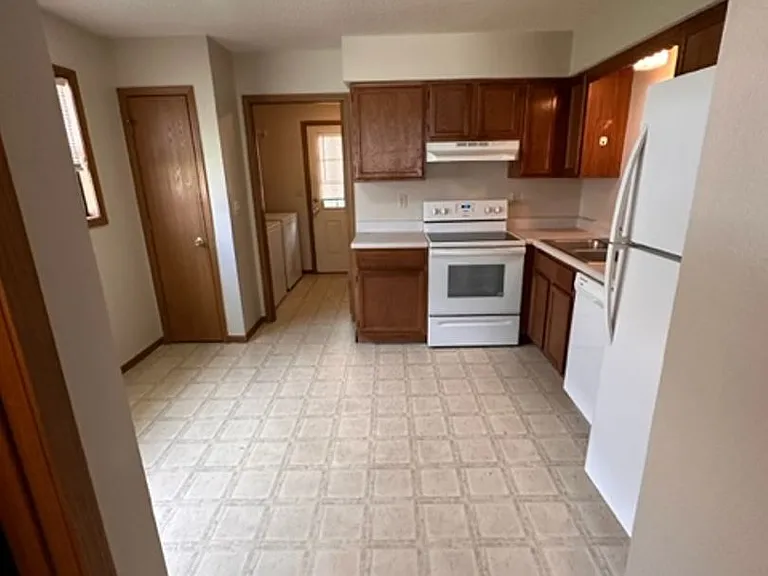 822 E Prairie Hill Dr — Photo 4