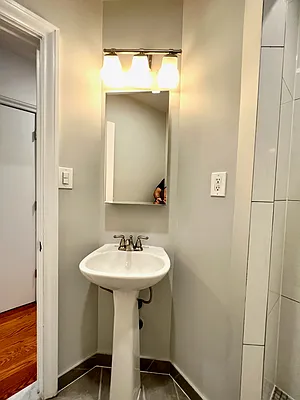 Rented by Mae Equities | media 22