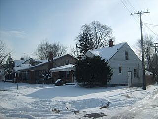 2nd image of 681 W Robinwood St