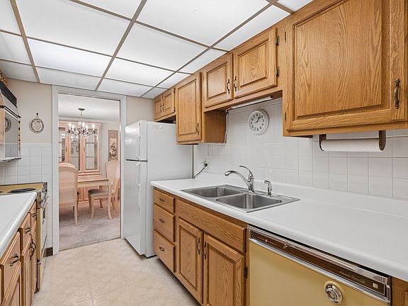3rd image of 5300 Walnut Ave APT 2B