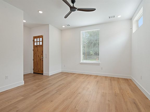 3rd image of 2004 Maxwell Ln