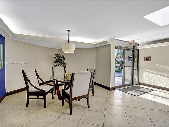 3rd image of 520 SE 12th St APT 104