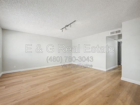 4th image of 847 W 10th St