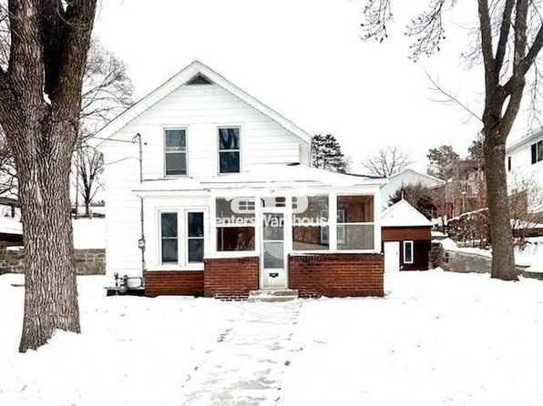 32 3rd Ave S