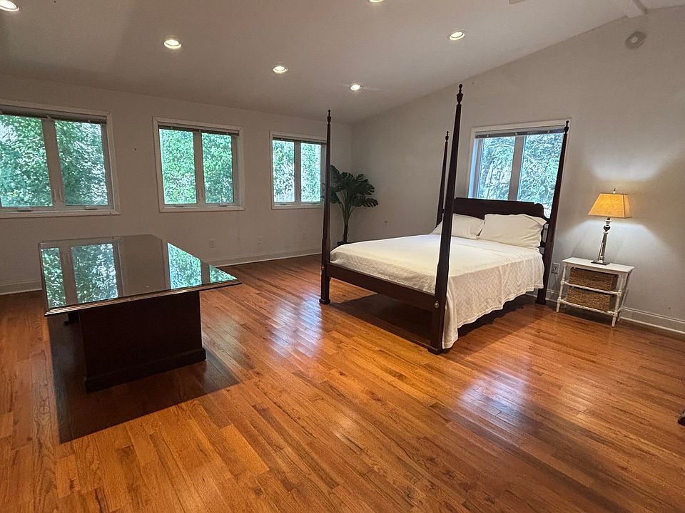 1st image of 321 Burlage Cir