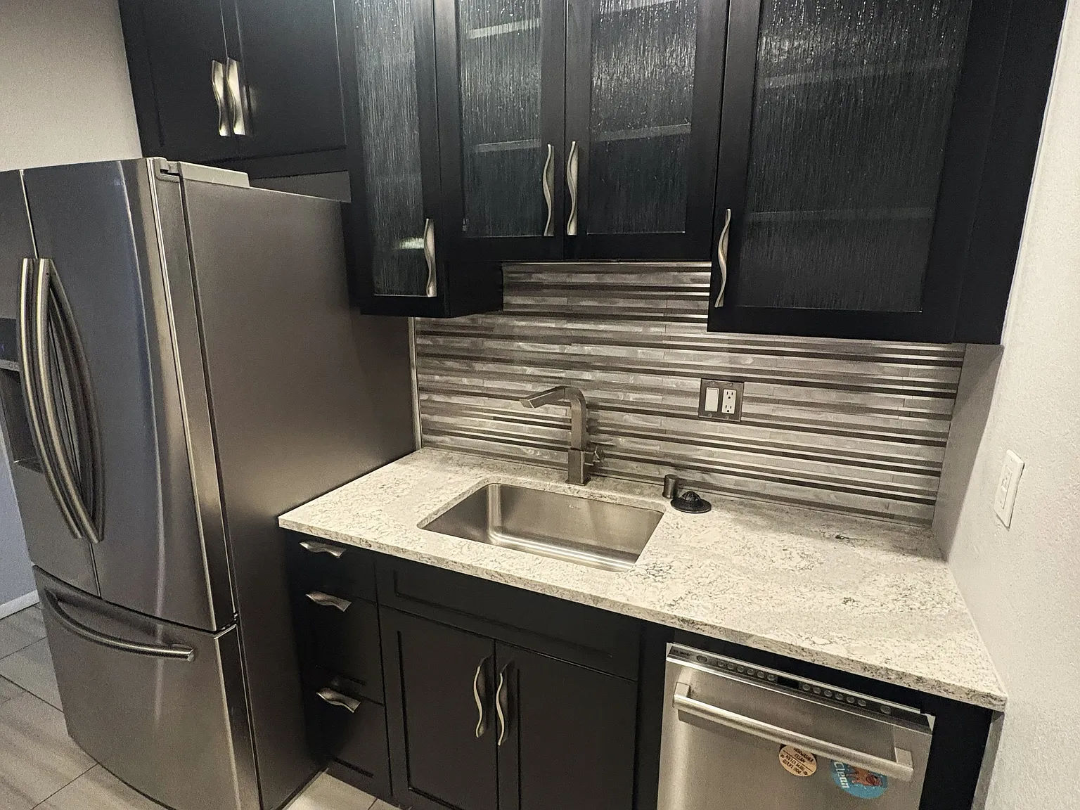 3 bed, 1000 sqft, $2,500 — Photo 2