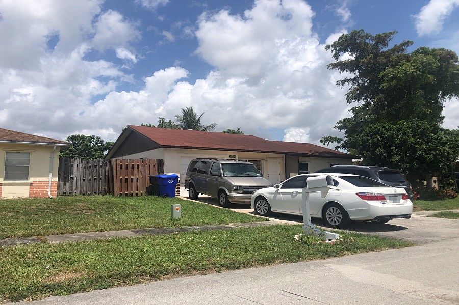 2nd image of 1031 SW 83rd Ave