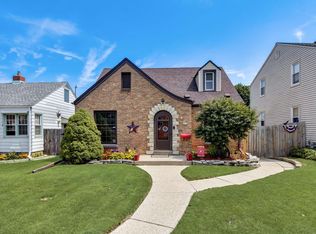 2130 S 88th St, West Allis, WI 53227