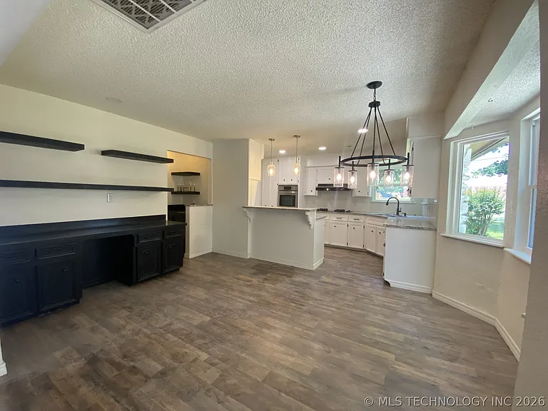 900 W Madison St — Photo 4