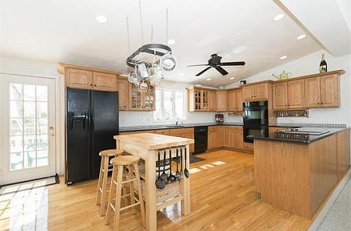 3rd image of 78 W Park Dr