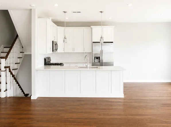 133 Hawthorne St, Roselle Park, NJ 07204