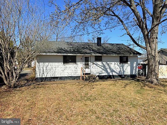 3rd image of 1062 Hale St