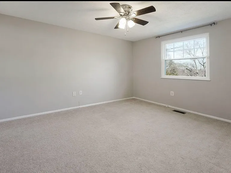 16012 Normandy Ct — Photo 15