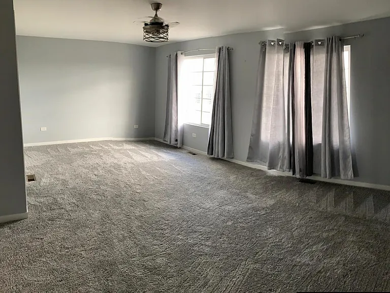 906 Gillespie Ln — Photo 20