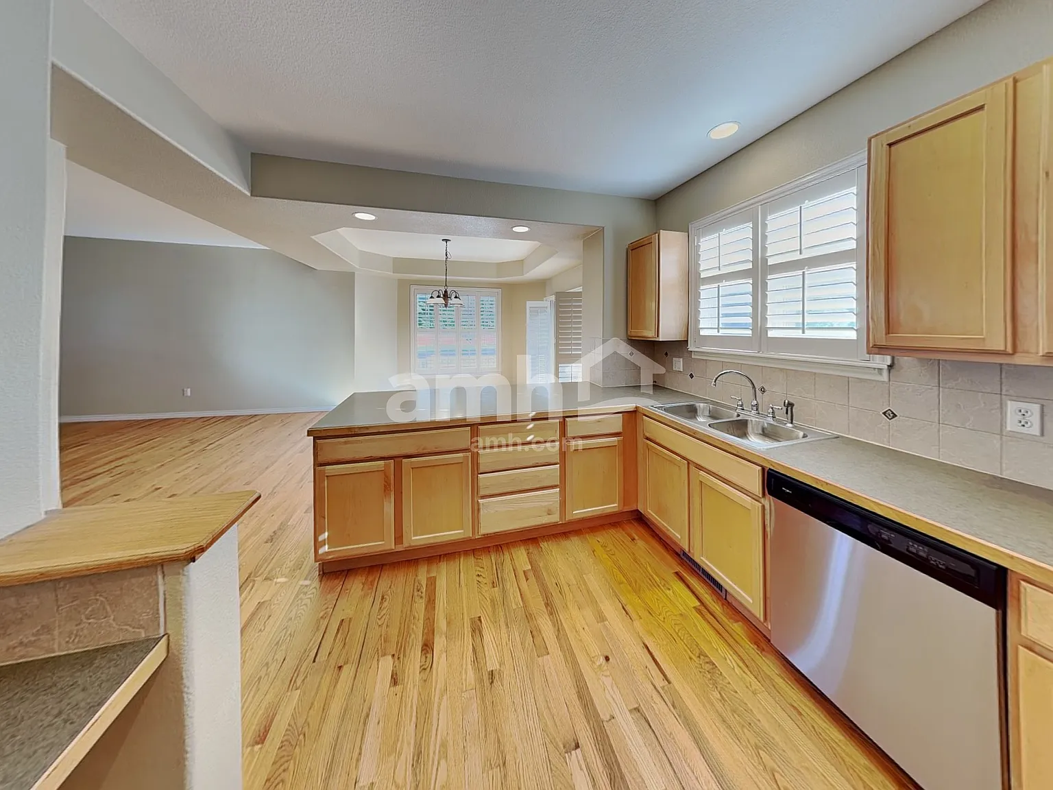 3 bed, 2.5 bath, 2089 sqft, $3,075 — Photo 3