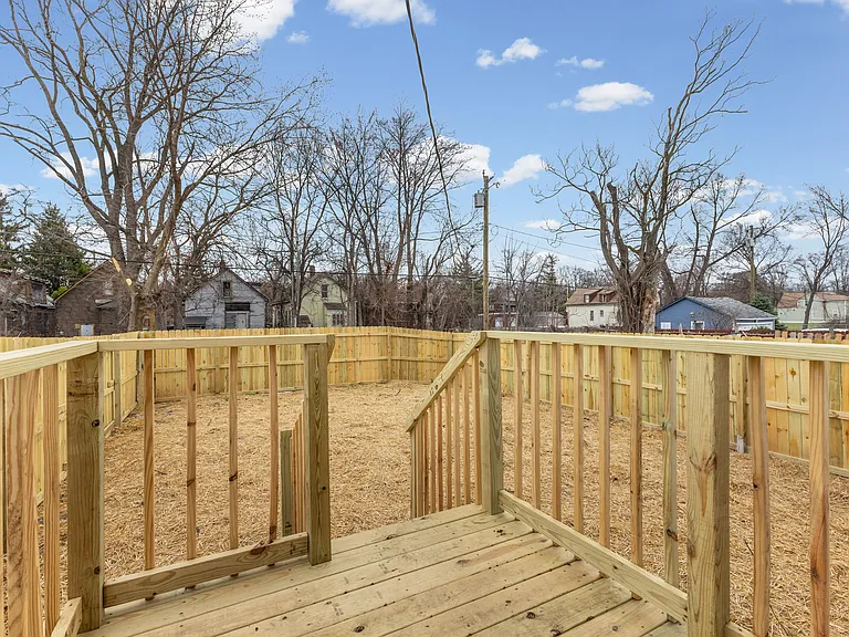 2554 Parker St — Photo 19