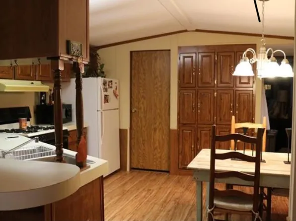 19987 Oak Dr, Carlyle, IL 62231