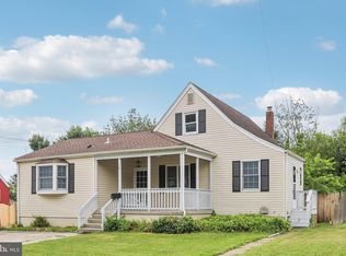 16 Park Dr, Bellmawr, NJ 08031