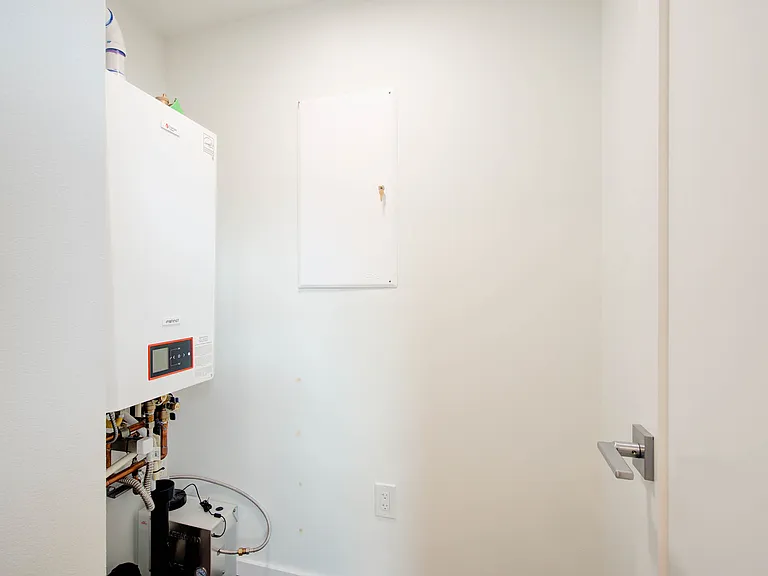 4608 NE 47th St — Photo 10