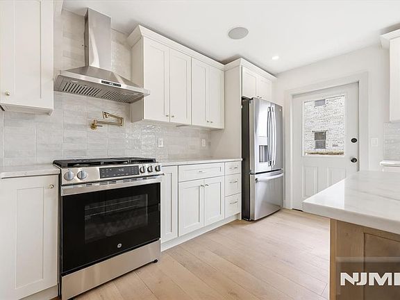 4th image of 119 Cedar Street