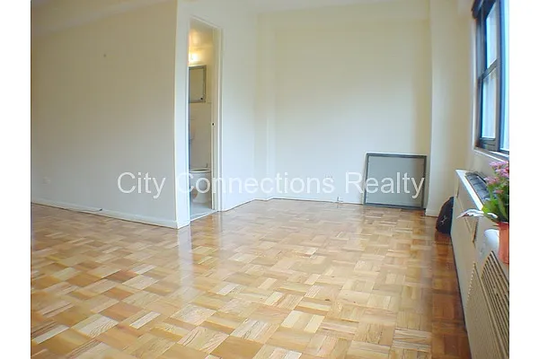 Rented by City Connections Realty | media 27