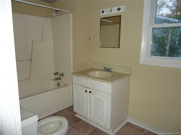 5th image of 116 Carolina Ave