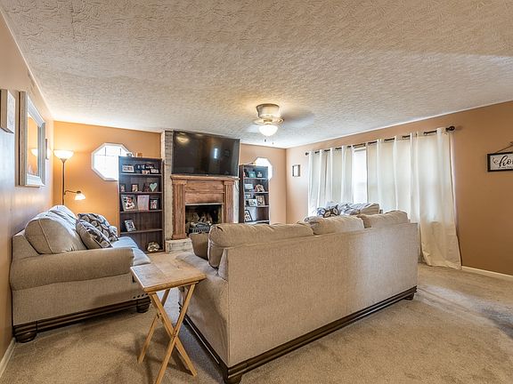 4th image of 7721 Hollywood Dr