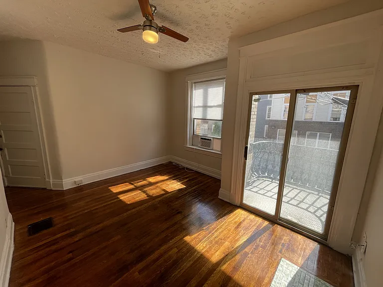 2457 Maplewood Ave #2 — Photo 2