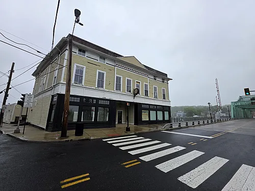 1 Grand Ave Photo 1