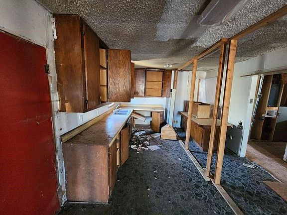 4th image of 315 W Grand St