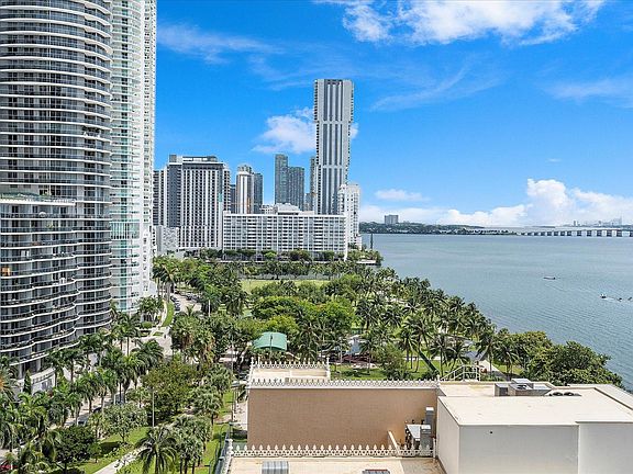 2nd image of 1717 N Bayshore Dr #1637