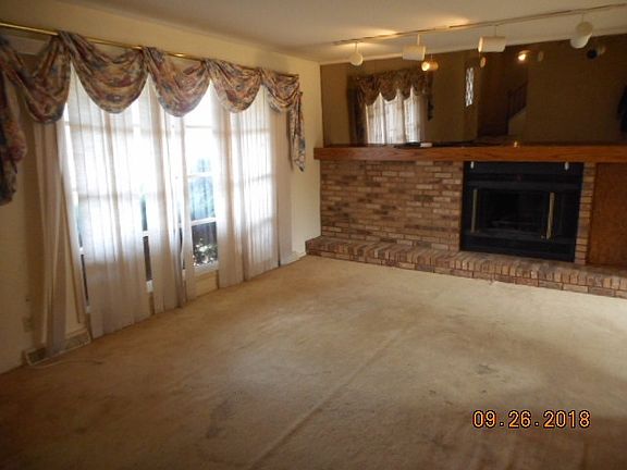 3rd image of 4803 N Glen Ct